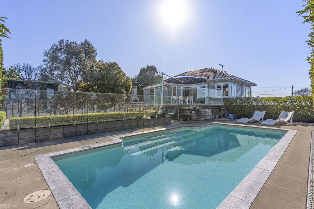 1 Cassino Street, Bayswater, Auckland - Carousel 2