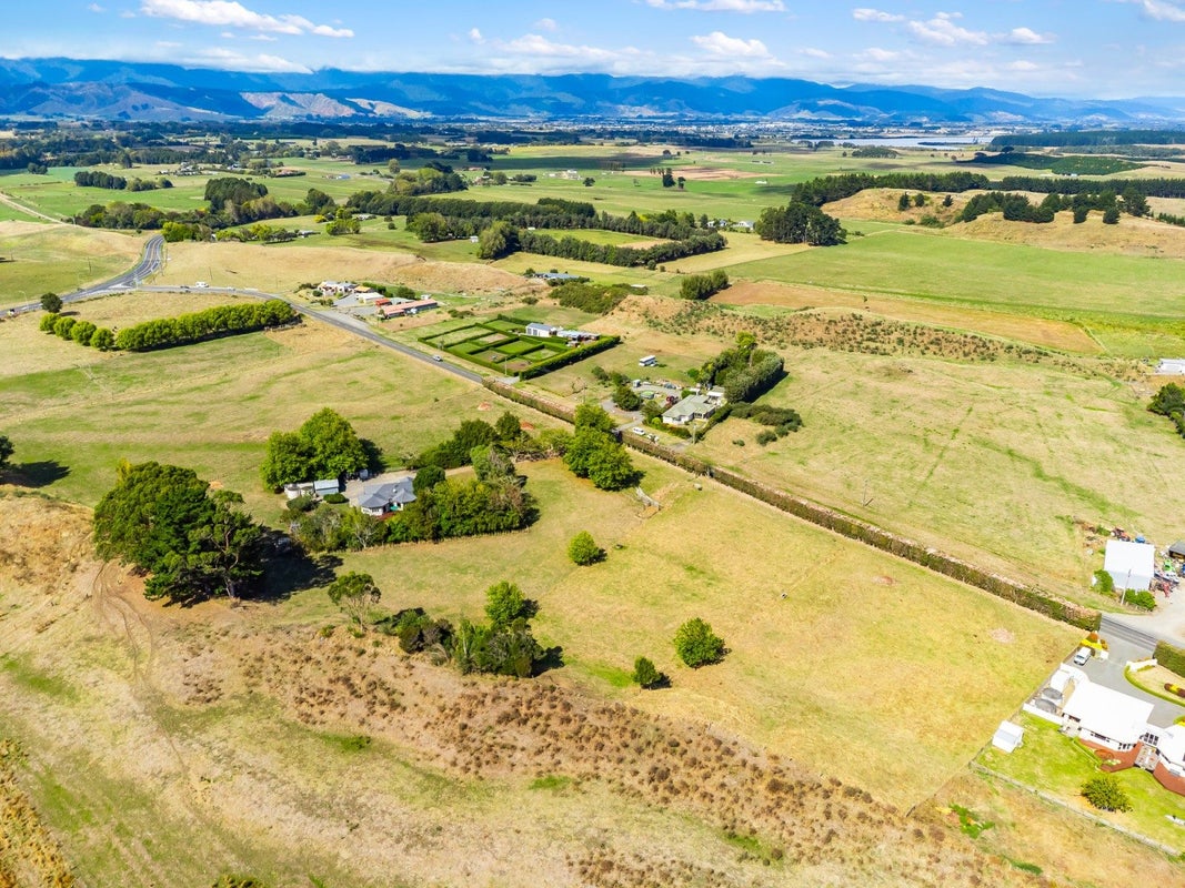 42 Waitarere Beach Road, Waitarere, Levin - Carousel 50