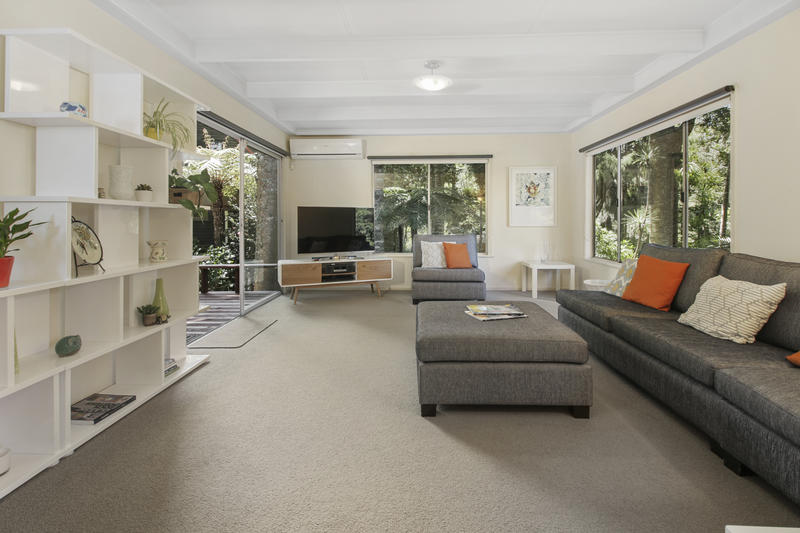 15 Tainui Road, Titirangi, Auckland - Carousel 2