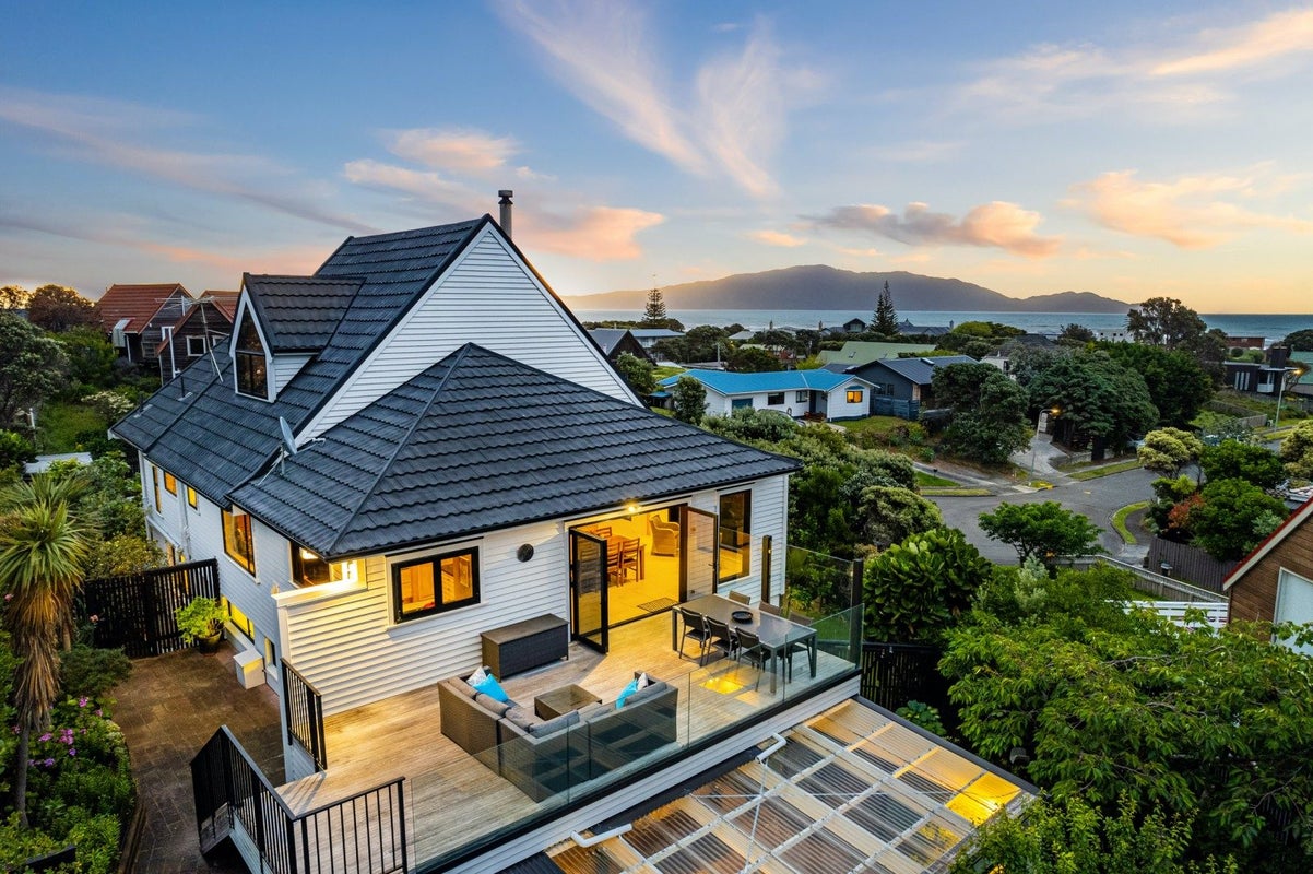 13 Frances Street, Waikanae Beach, Waikanae - Carousel 2
