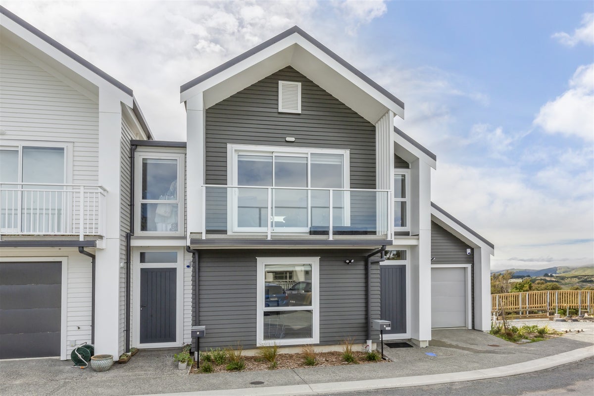 4 Kopua PL, Whitby, Porirua - Carousel 1