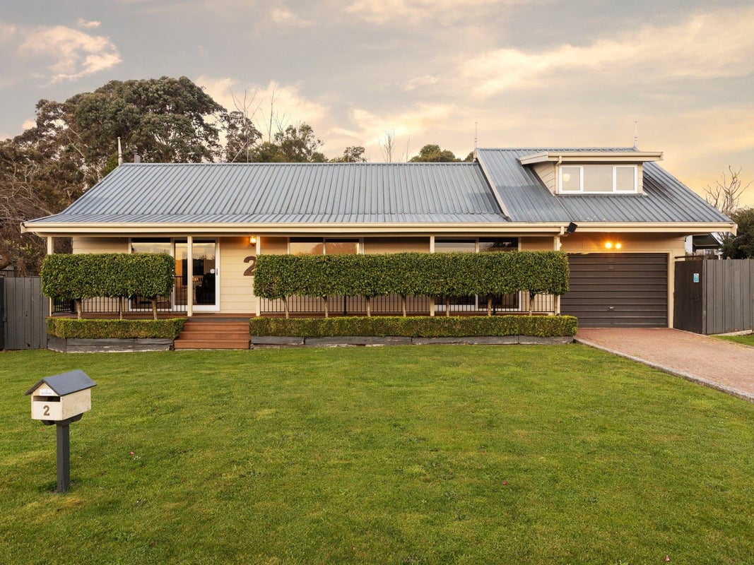 2 Brookbank Place, Glenview, Hamilton, Waikato - Carousel 1