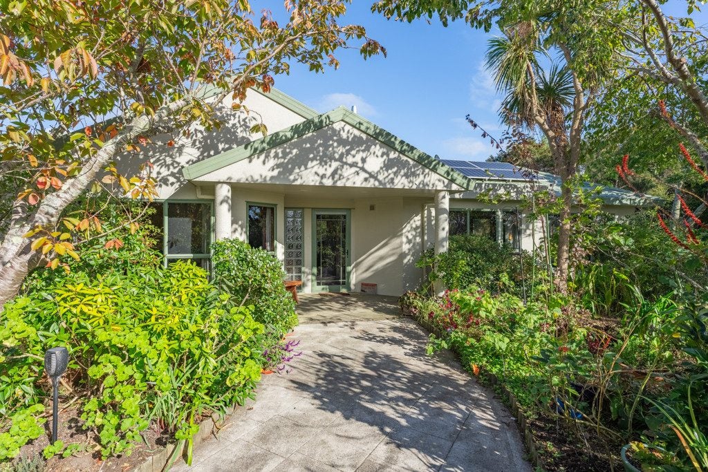 11 Grand Poppa Way, Otaihanga, Paraparaumu - Carousel 1