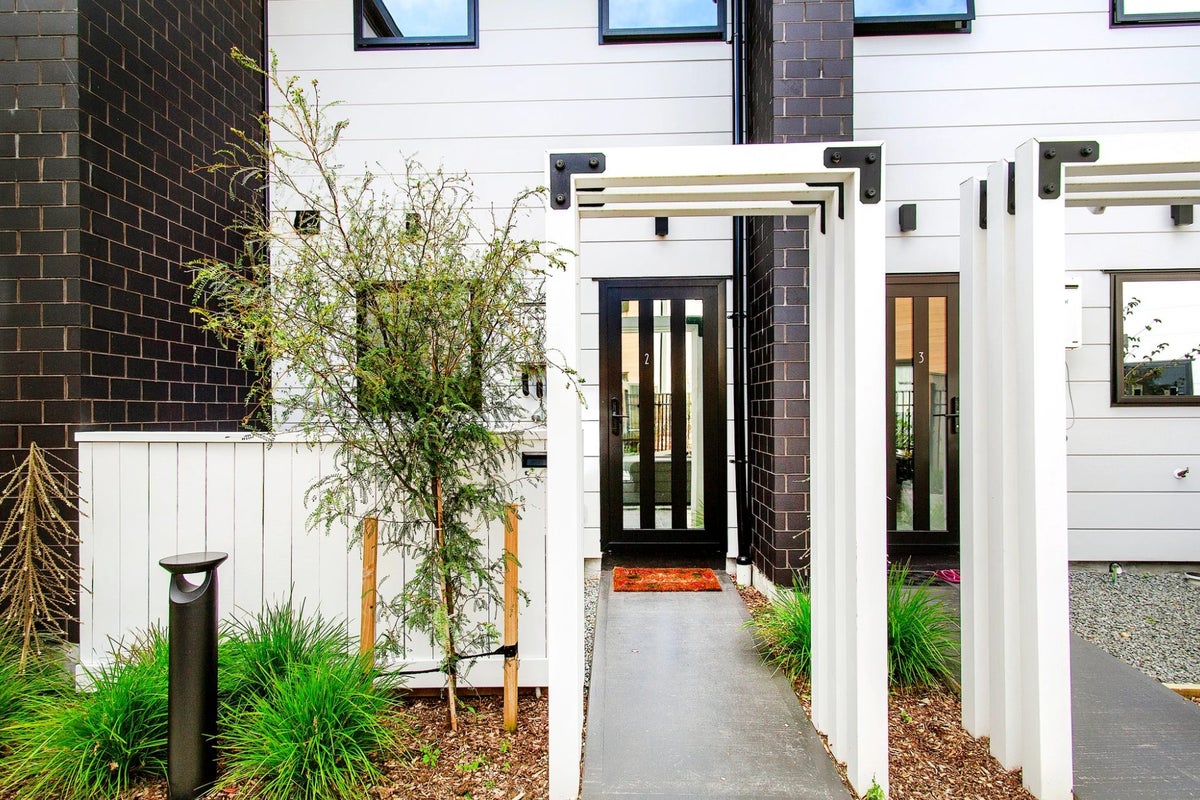 2/4 Collingwood Street, Waterloo, Lower Hutt - Carousel 2