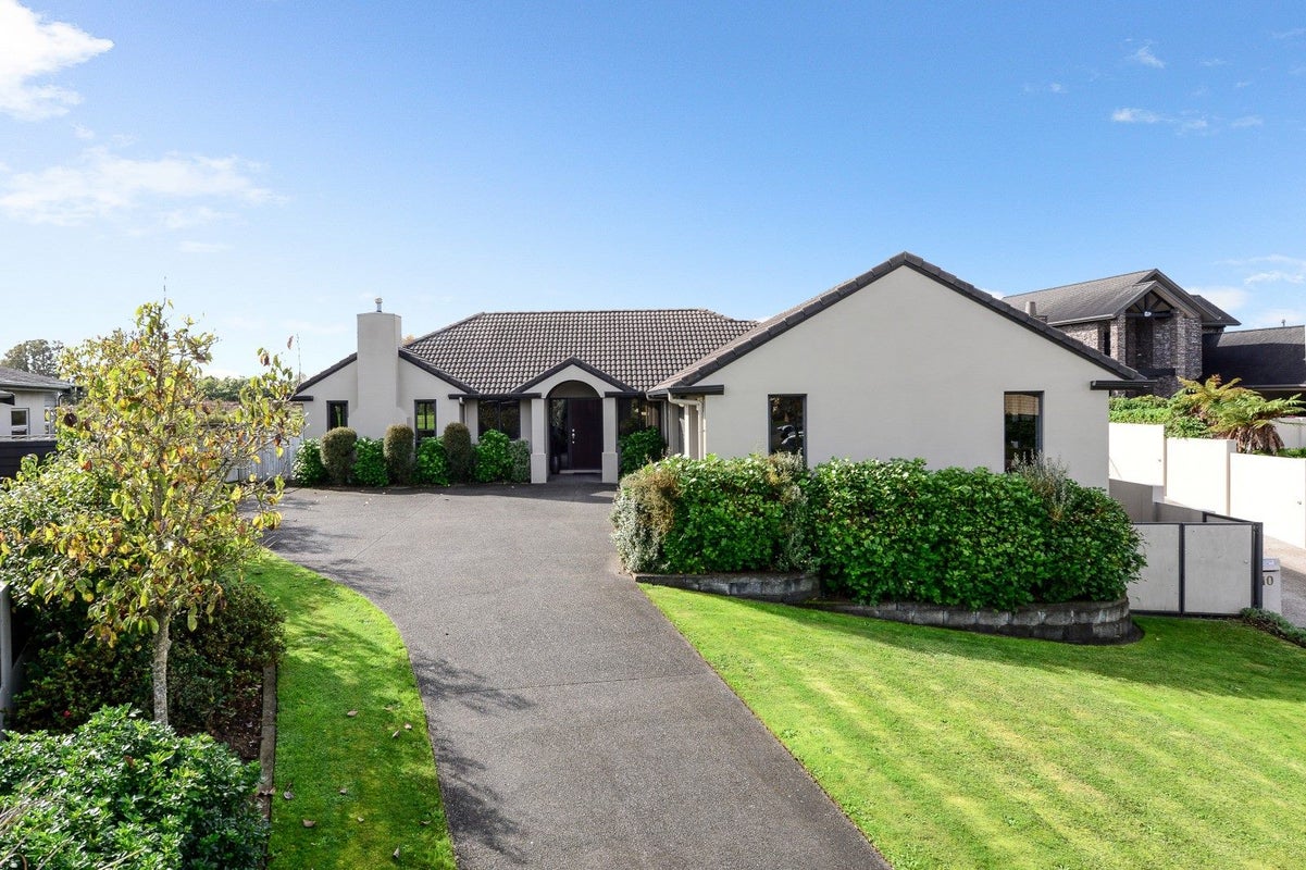 12 Peninsula Point, Huntington, Hamilton - Carousel 1
