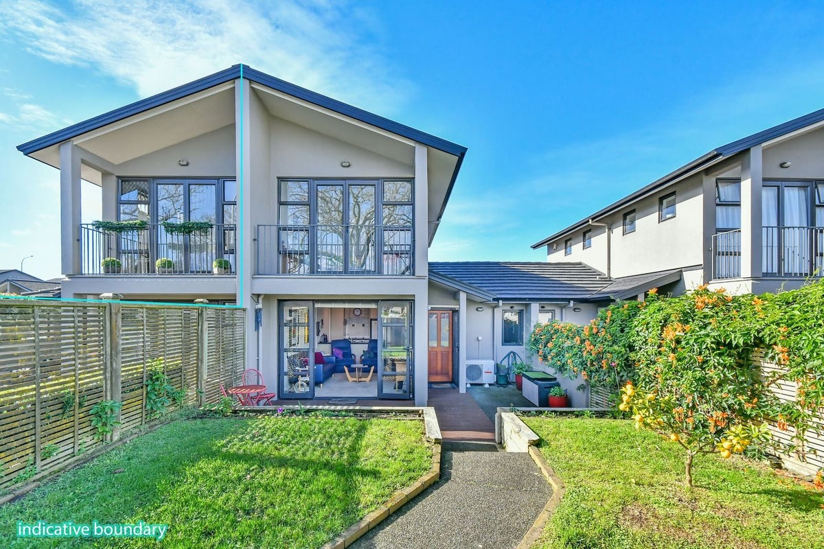2/8 Landscape Road, Papatoetoe, Auckland - Carousel 1