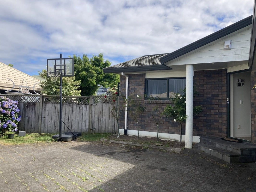 17 Hastings Place, Hamilton Lake, Hamilton - Carousel 2
