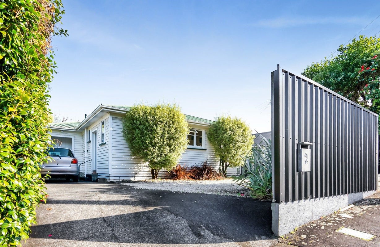 2 Awanui Street, Merrilands, New Plymouth - Carousel 19