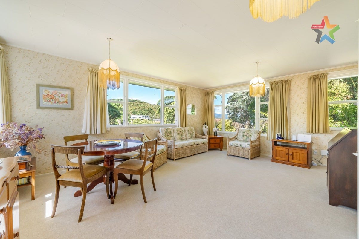 22 Cedar Street, Maungaraki, Lower Hutt - Carousel 2