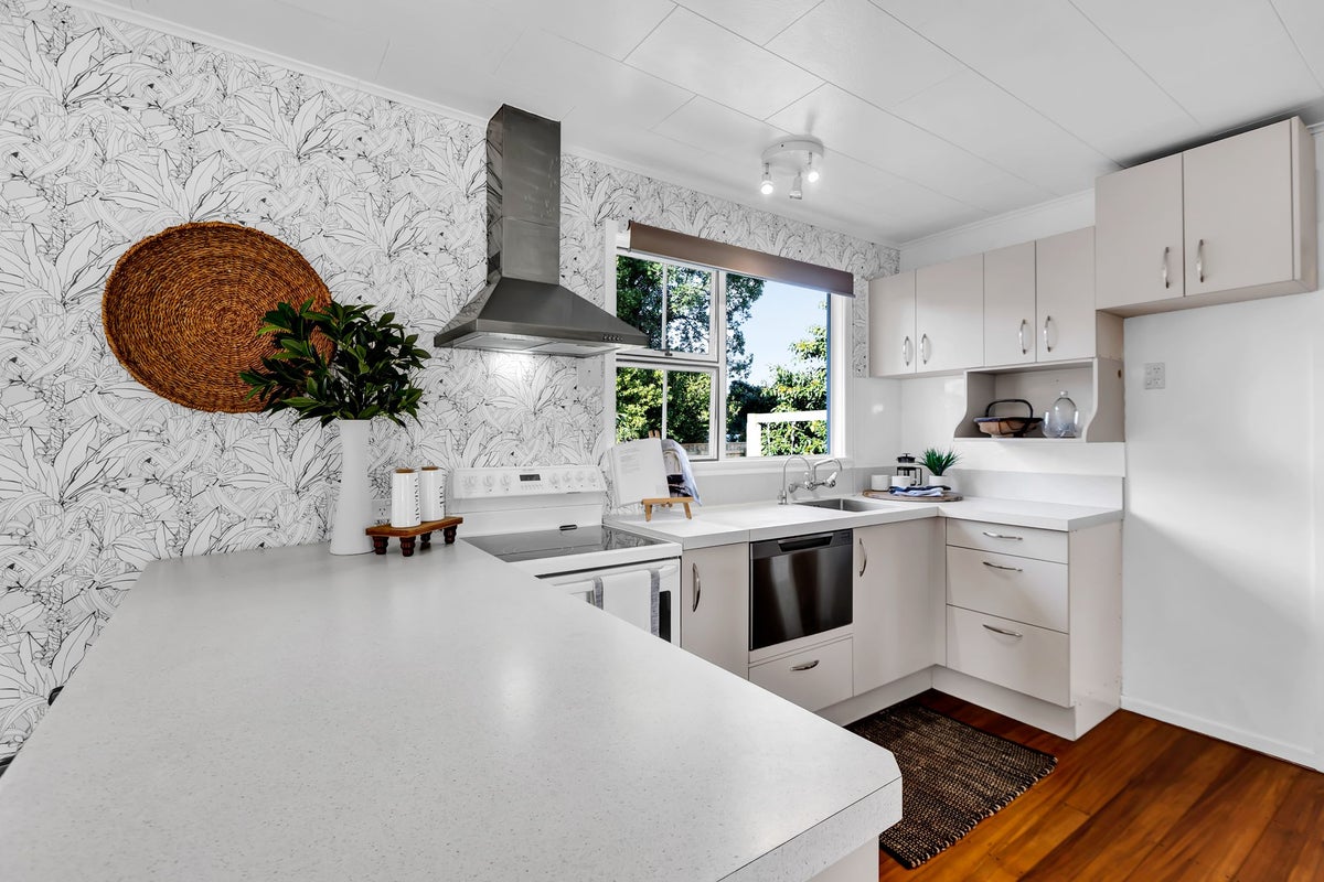279 Carrington Street, Vogeltown, New Plymouth - Carousel 48