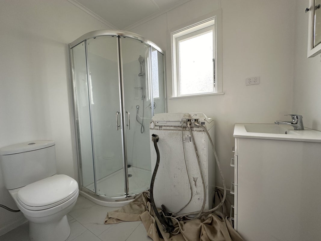 6 Ropata Avenue, Point England, Auckland - Carousel 12