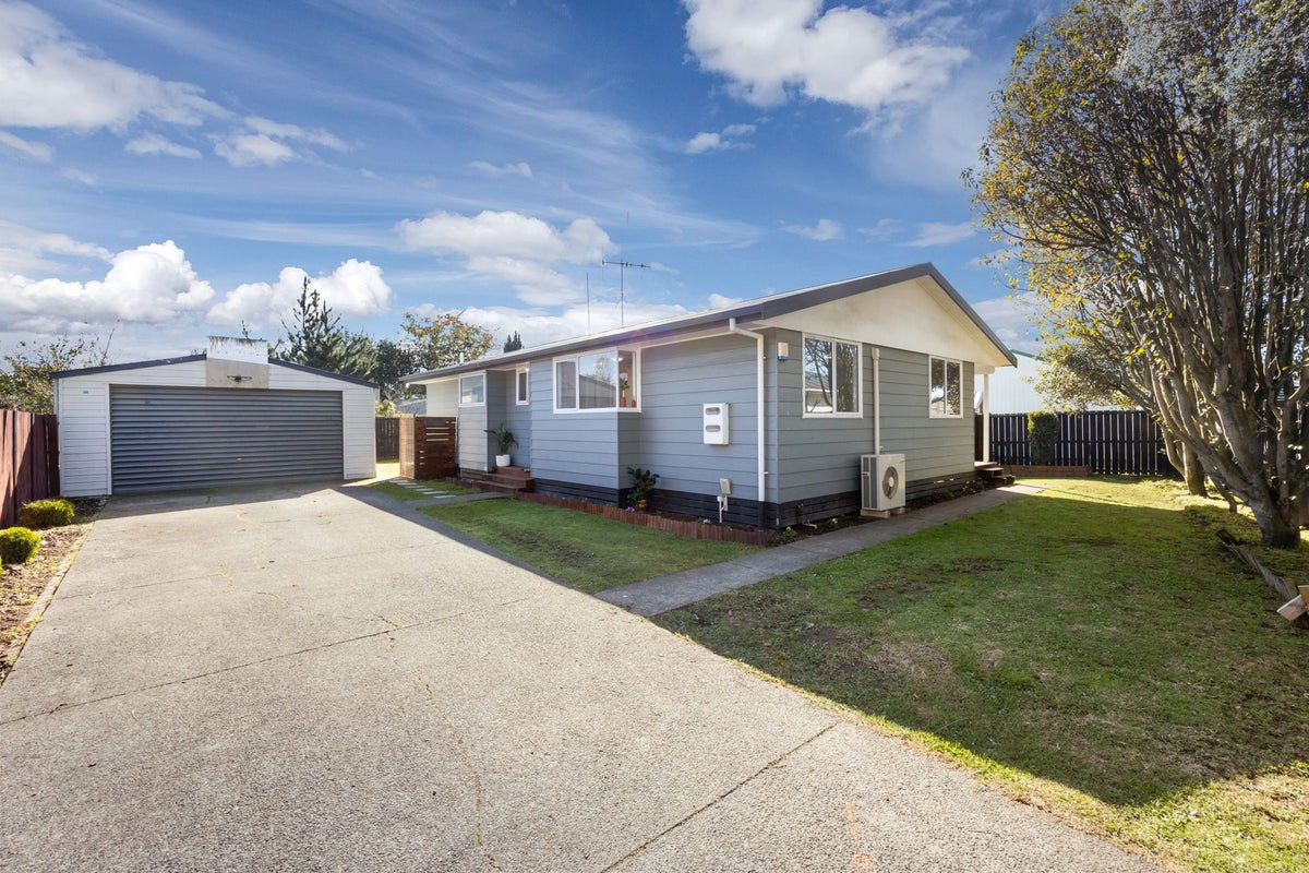 31 Penney Green, Nawton, Hamilton - Carousel 1