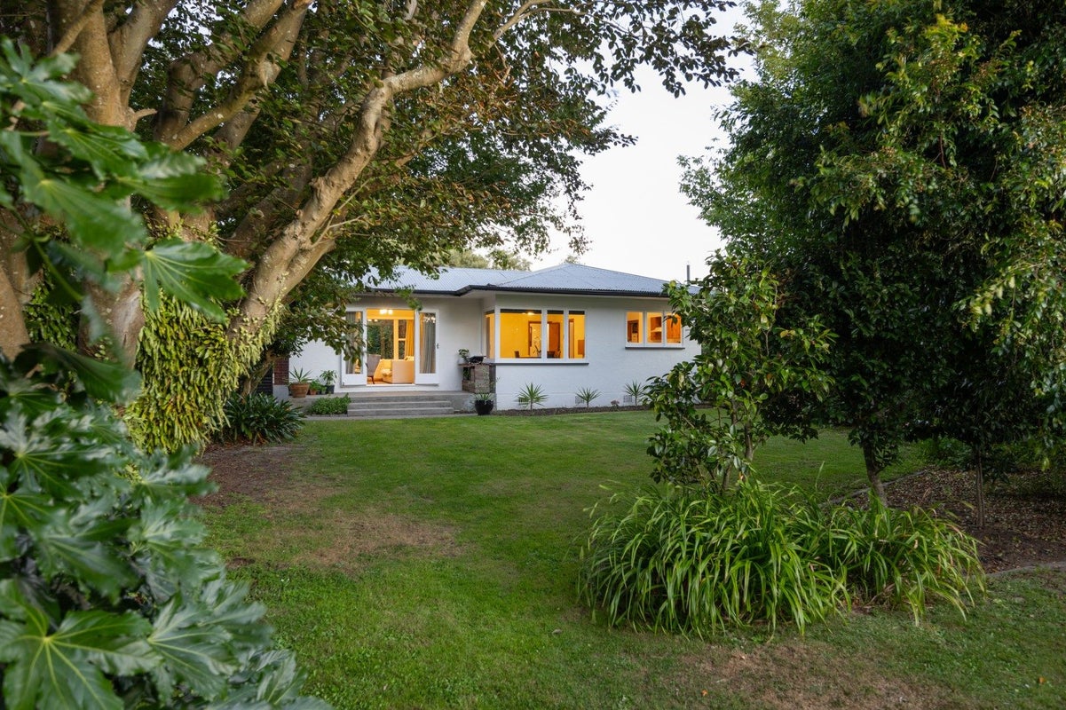 27 Winston Avenue, Hokowhitu, Palmerston North - Carousel 1