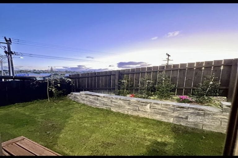 2B Kororo Street, Northcote, Auckland - Carousel 14