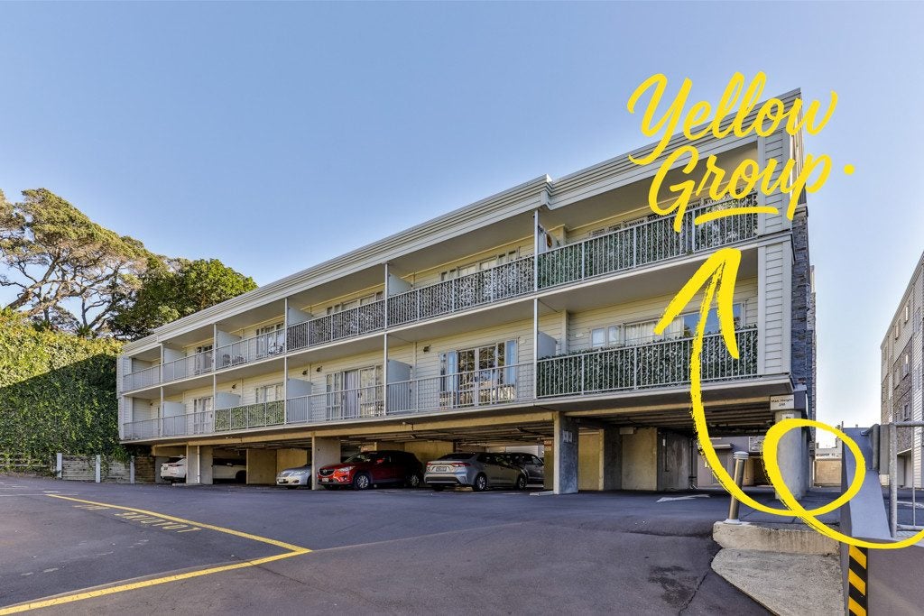 2S/3 Keystone Avenue, Three Kings, Auckland - Carousel 1
