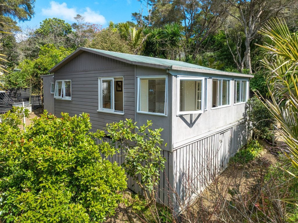 14 Sea View Road, Ostend, Waiheke Island - Carousel 1