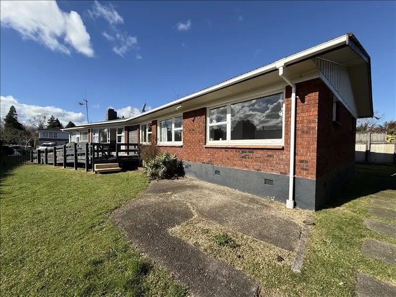 19 Samuel Place, Queenwood, Hamilton - Carousel 1