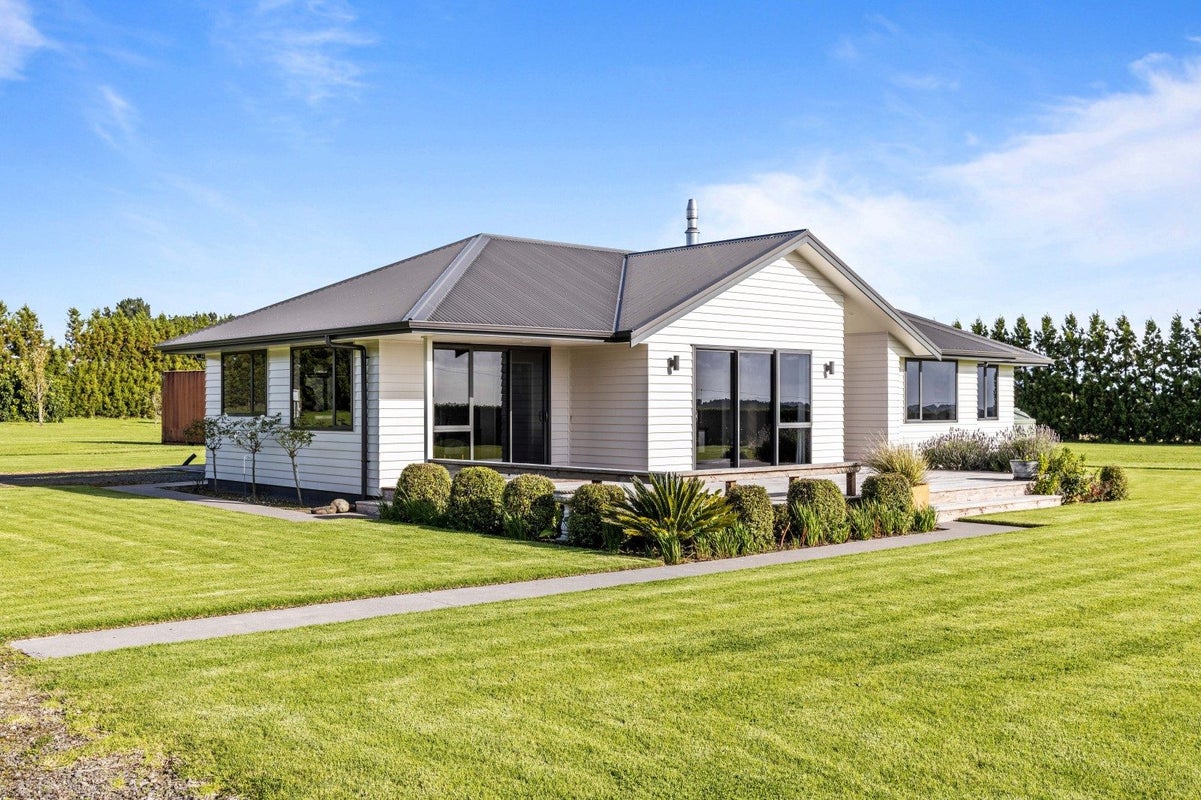 39 Kairau Road East, Brixton, Waitara - Carousel 1