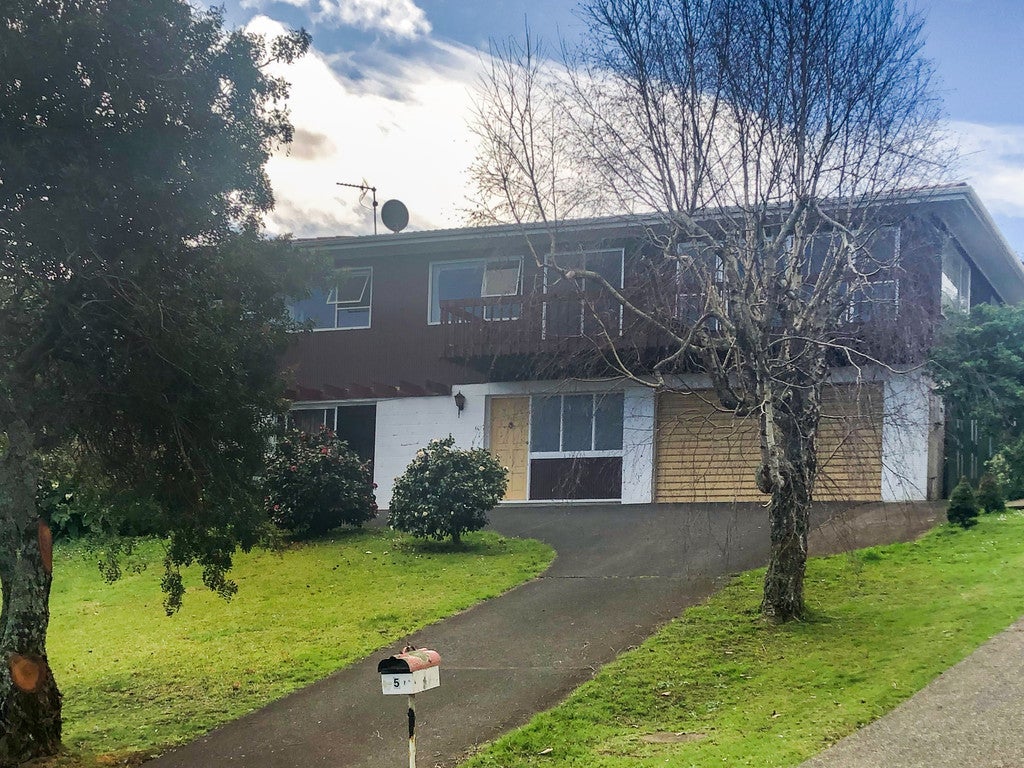 5 Busbridge Place, Hillcrest, Auckland - Carousel 2