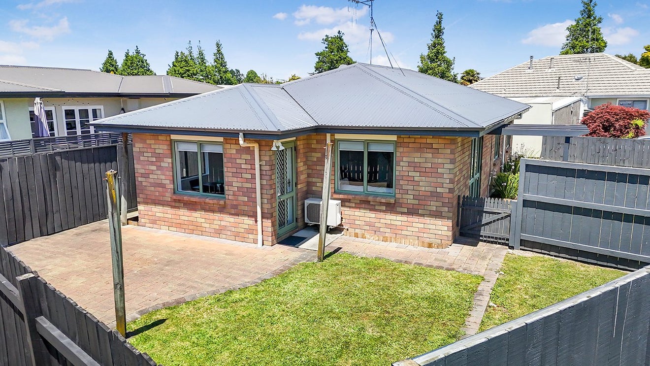11A Mahana Road, St Andrews, Hamilton - Carousel 2