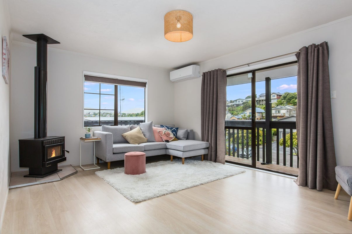 64 Albatross Close, Whitby, Porirua - Carousel 2