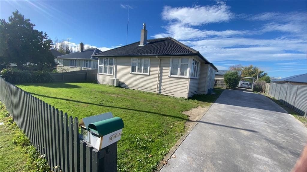 1044 Hood Street, Mayfair, Hastings - Carousel 1