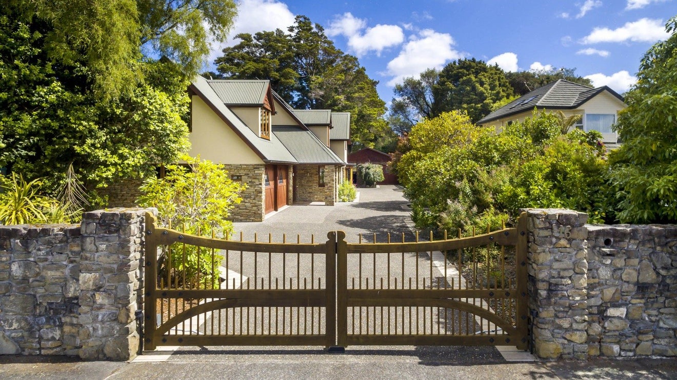 16 Benzie Avenue, Wallaceville, Upper Hutt - Carousel 1
