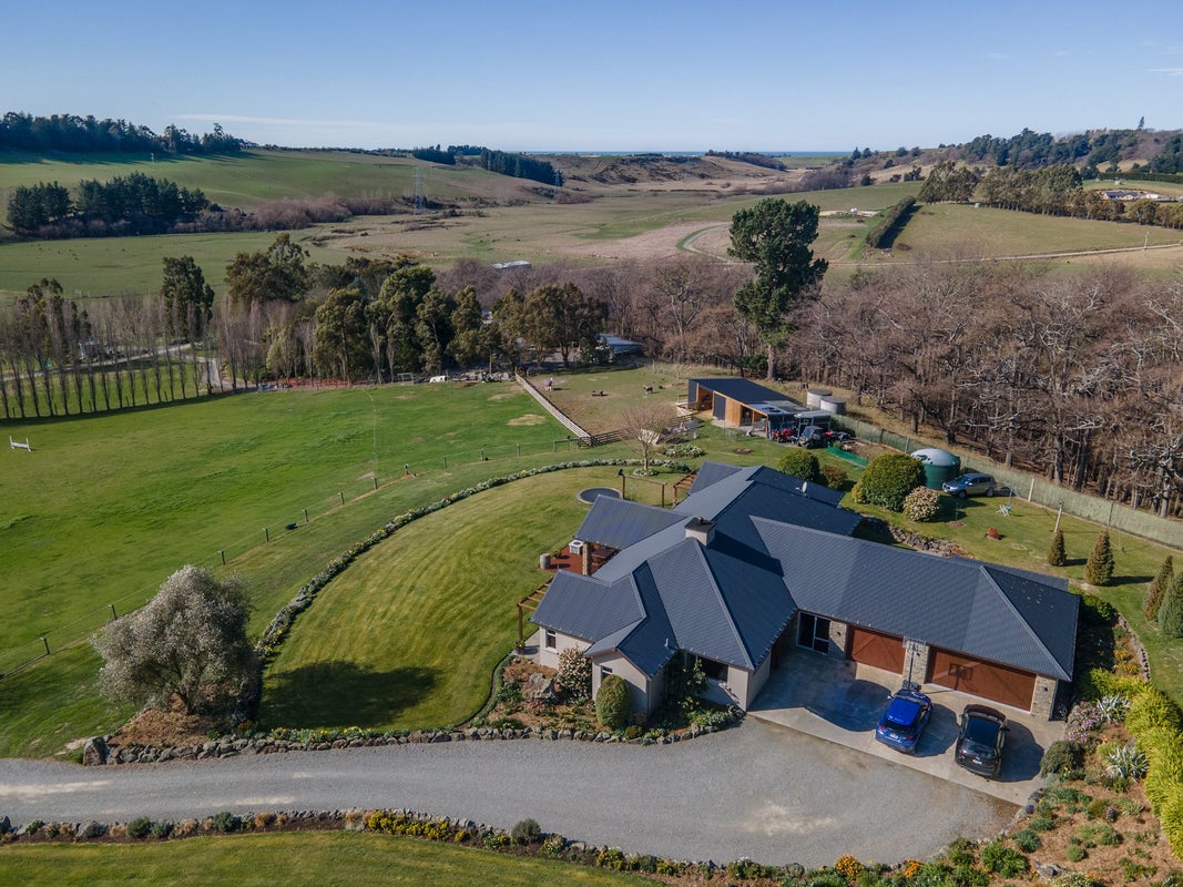 151 Oakwood Road, Hadlow - Carousel 1