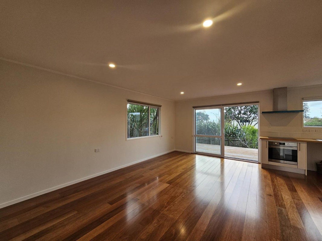 85 Pacific Parade, Army Bay, Whangaparaoa - Carousel 2