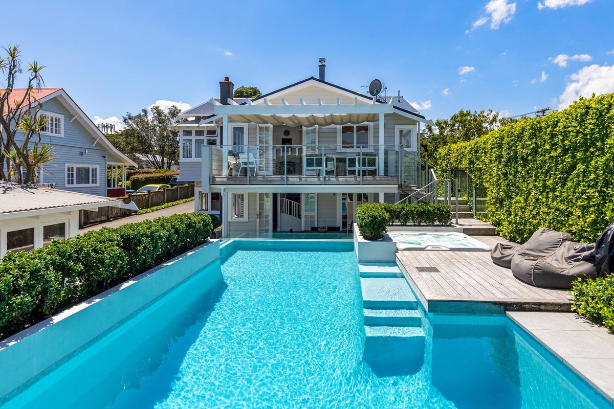 11 Poronui Street, Mount Eden, Auckland - Carousel 1