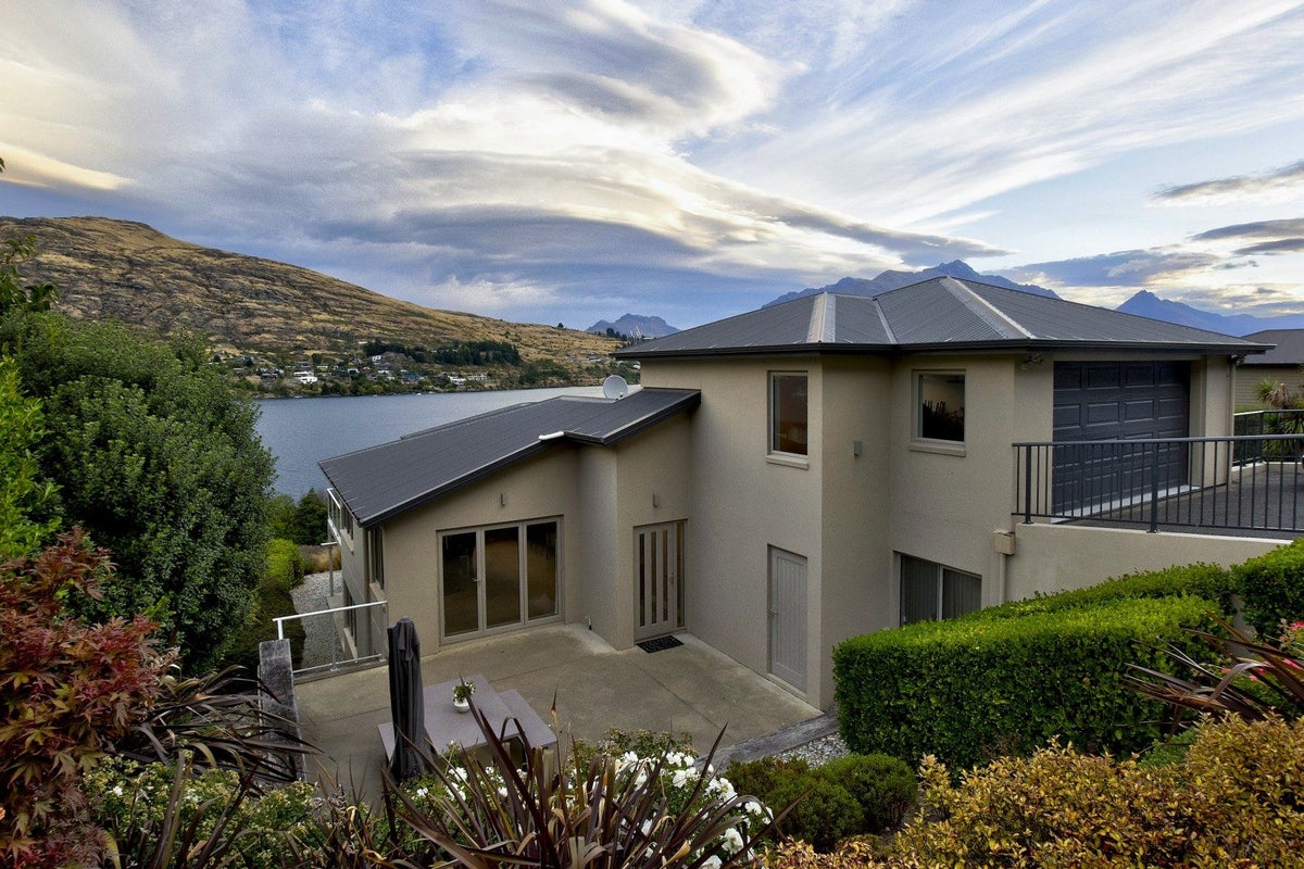 5 De La Mare Place, Frankton, Queenstown - Carousel 2