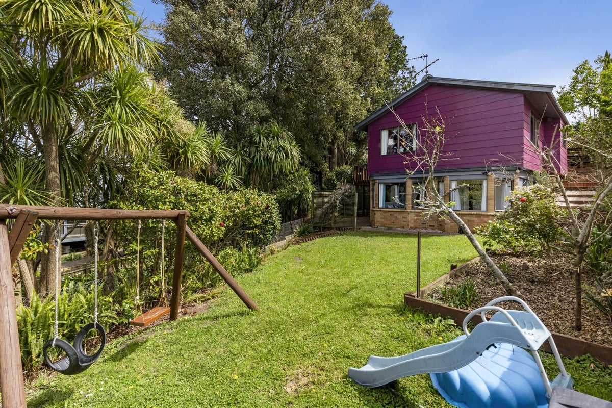 18A Ridge Road, Howick, Auckland - Carousel 1