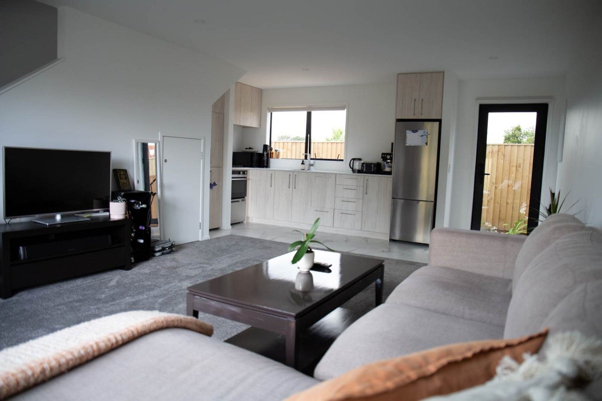 9/137 Tirimoana Road, Te Atatu South, Auckland - Carousel 2
