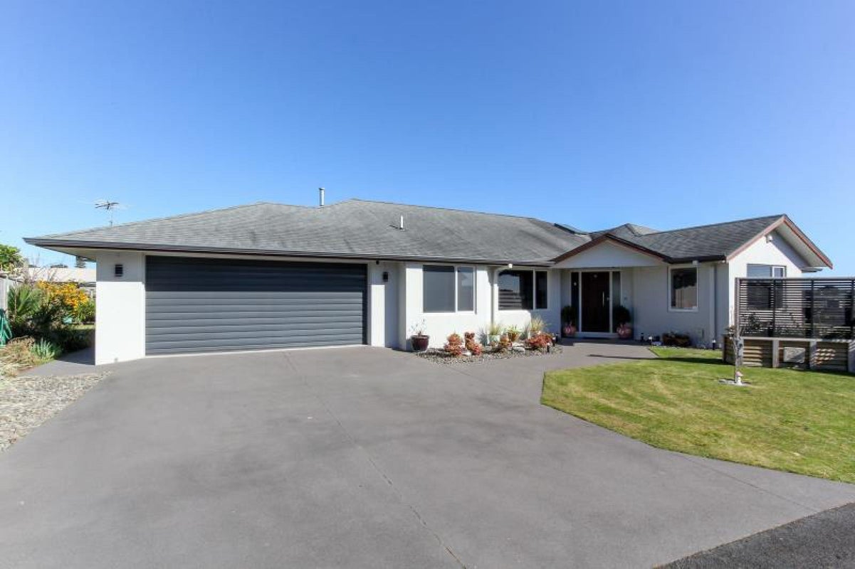 8 Sampson Avenue, Waiwhakaiho, New Plymouth - Carousel 1
