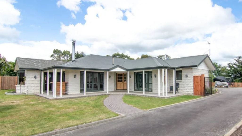 23 Cashmere Drive, Fitzherbert, Palmerston North - Carousel 1