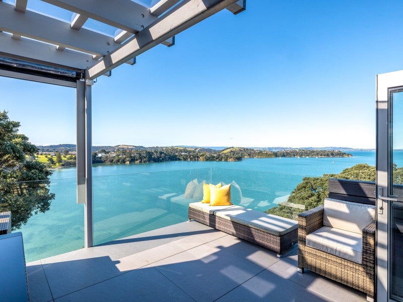 37 Burrell Road, Oneroa, Waiheke Island - Carousel 1