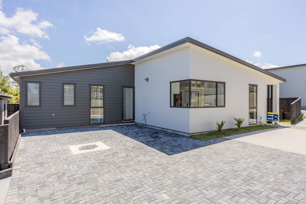 3/101 Hobsonville Road, West Harbour, Auckland - Carousel 1