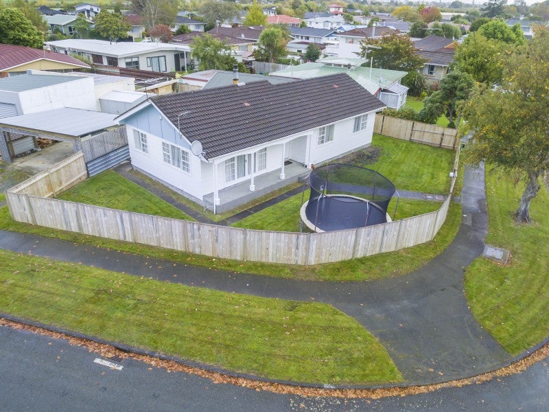 80 California Drive, Totara Park, Upper Hutt - Carousel 1