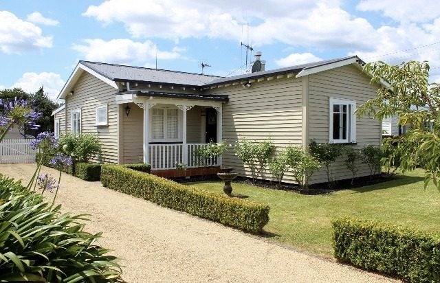 27 Oxford Street, Fairfield, Hamilton - Carousel 1