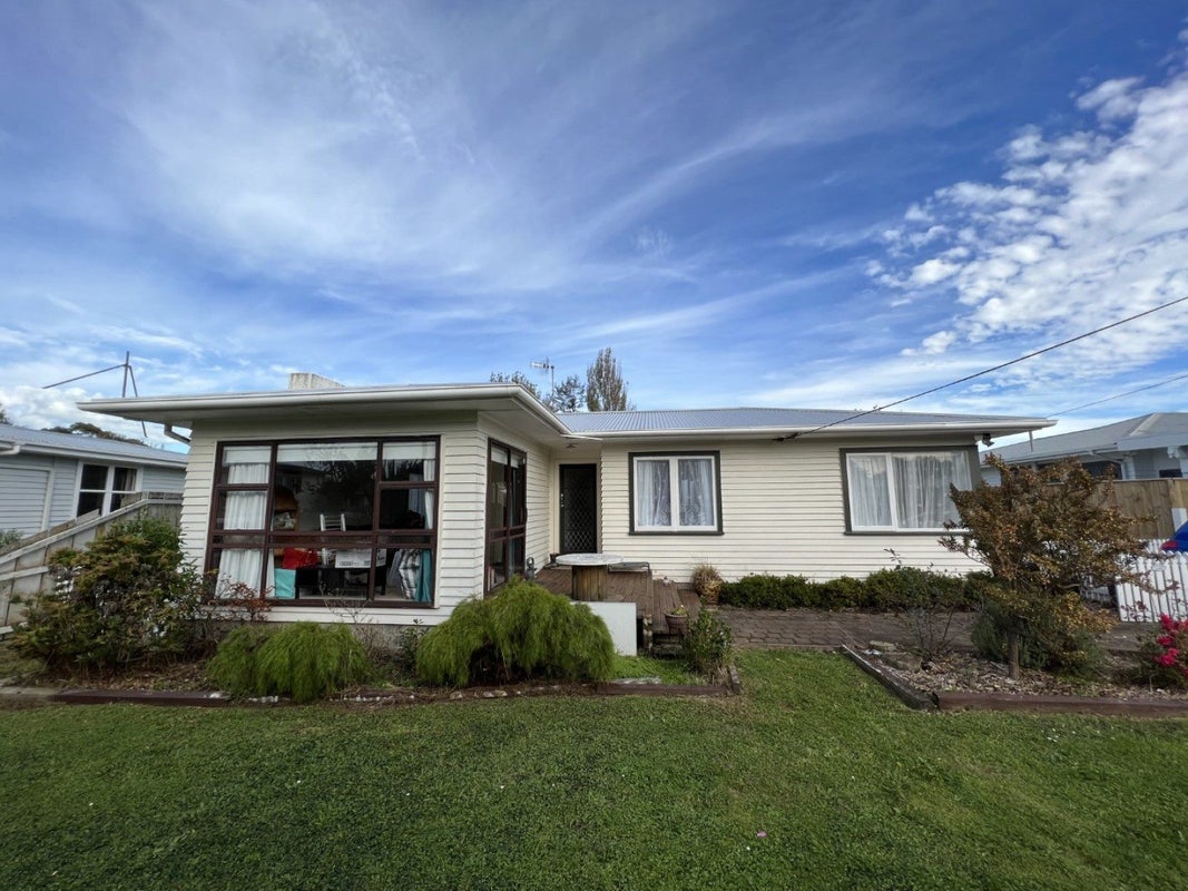 20 Buick Crescent, Awapuni, Palmerston North - Carousel 1