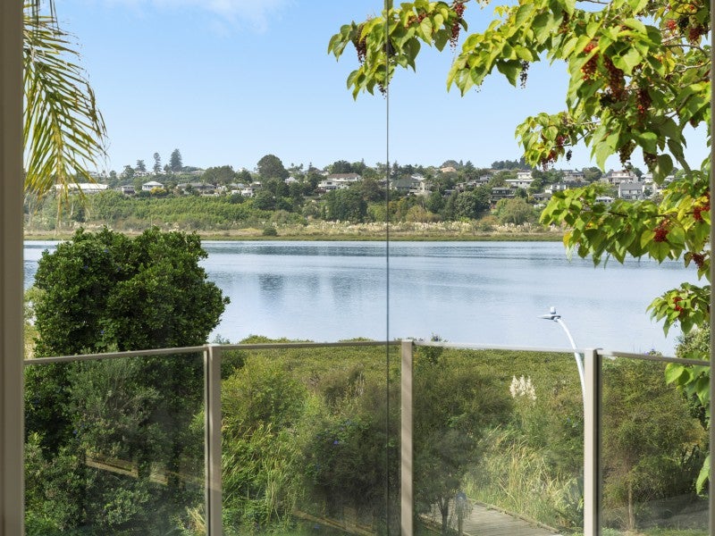 9 Bay Street, Matua, Tauranga - Carousel 1