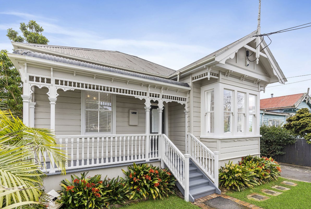 4 Edenvale Crescent, Mount Eden, Auckland - Carousel 1