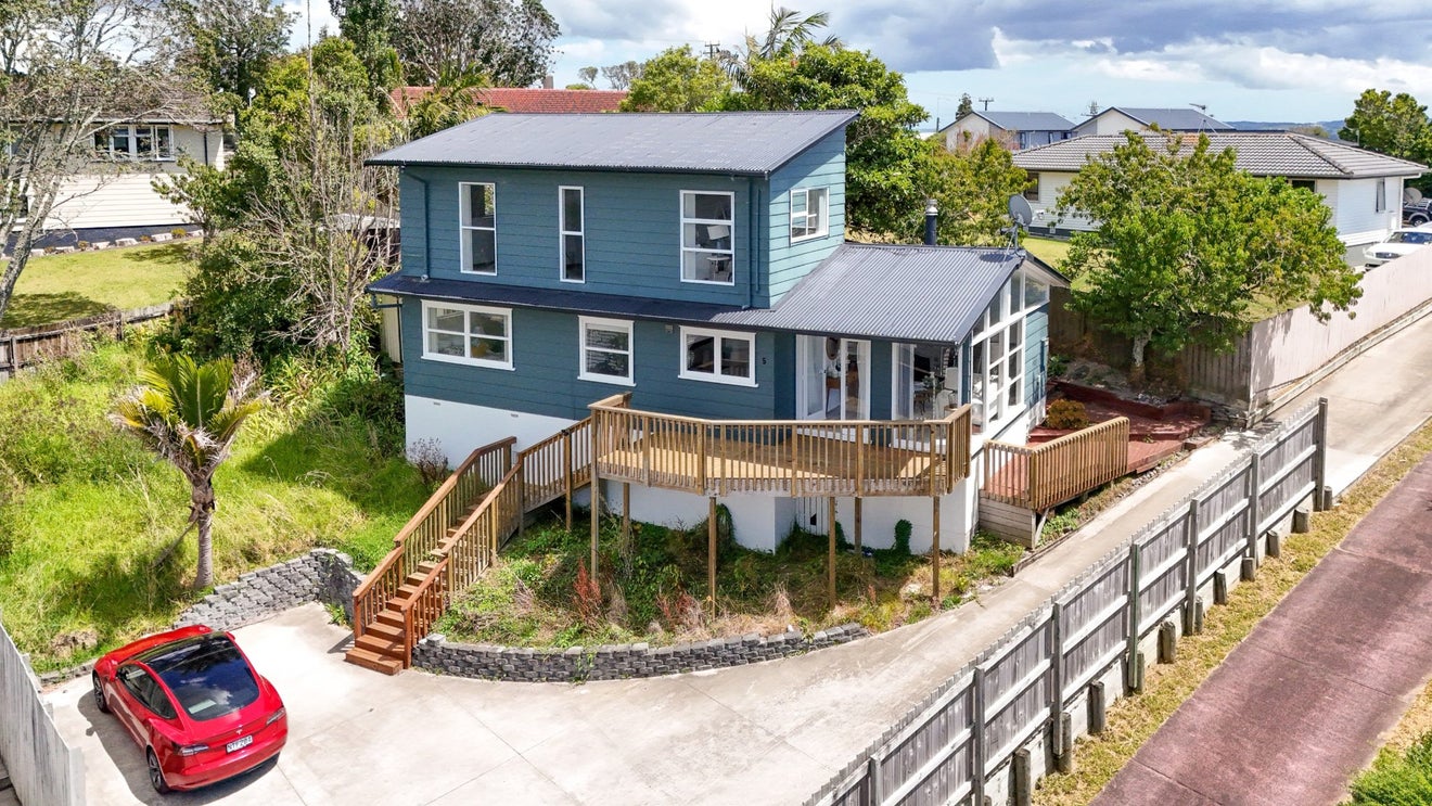 5 Taurus Crescent, Beach Haven, Auckland - Carousel 1