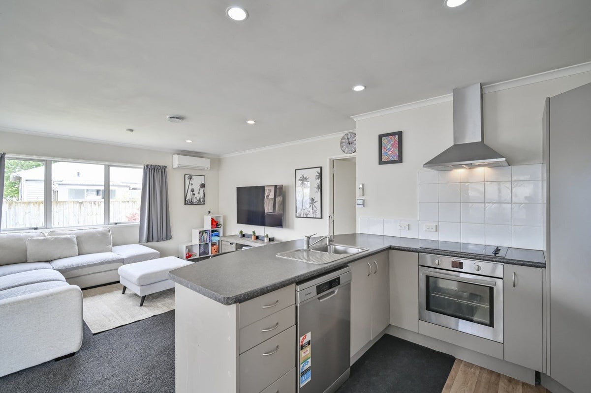 1005B Beatty Street, Mayfair, Hastings - Carousel 2
