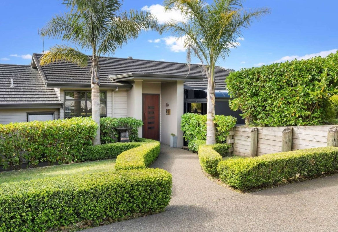 14 Regis Lane, Flat Bush, Auckland - Carousel 2