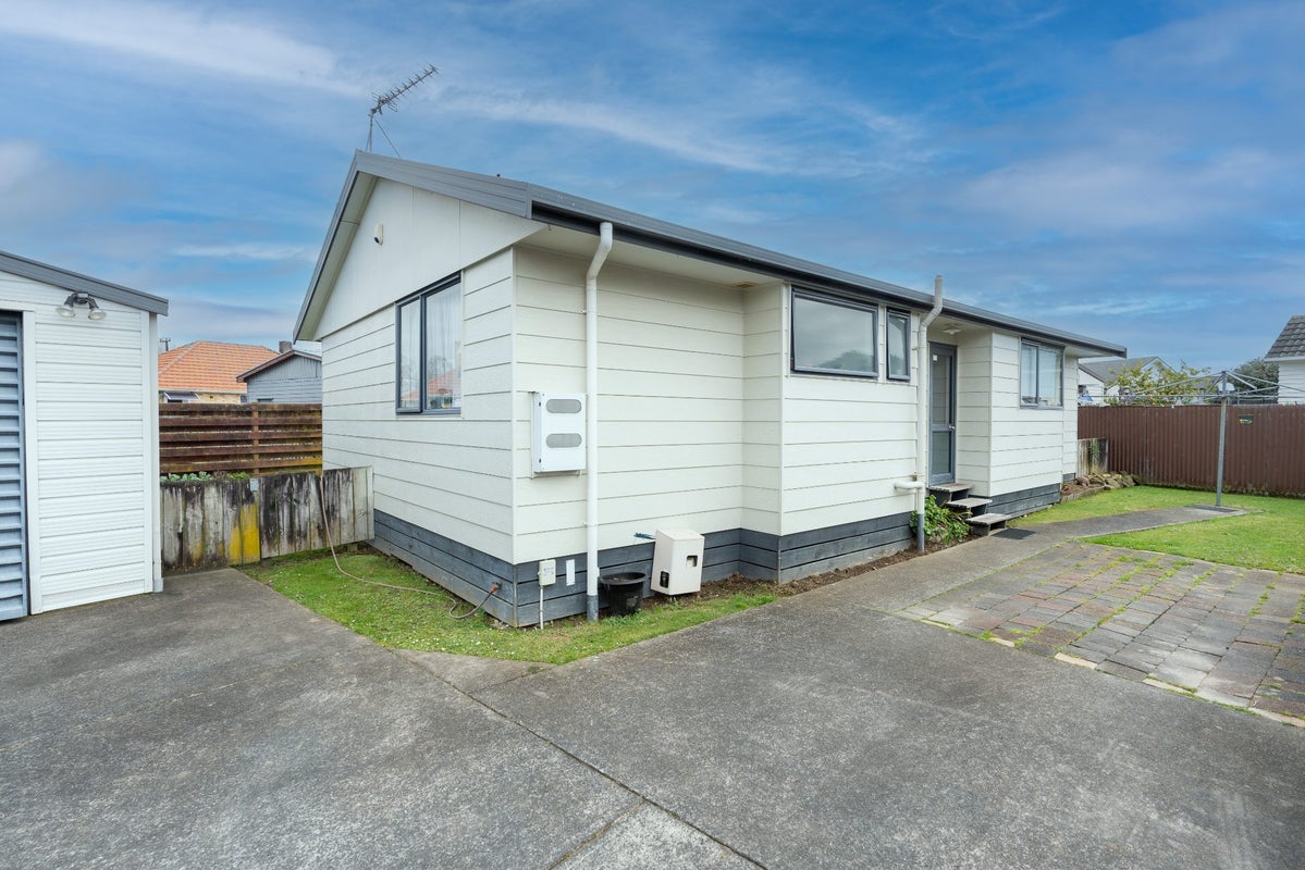 11A Willis Street, Bader, Hamilton - Carousel 1