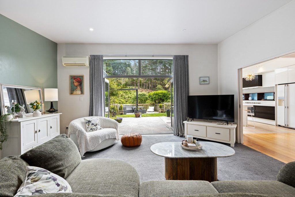 18 Winsley Terrace, Churton Park, Wellington - Carousel 1