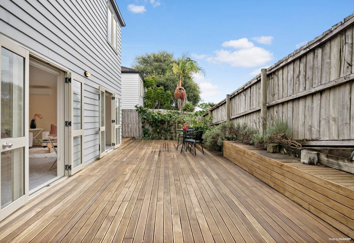 2/24 Fields Parade, Oteha, Auckland - Carousel 16