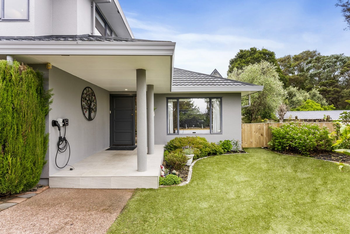 12 La Roche Place, Northcote, Auckland - Carousel 2