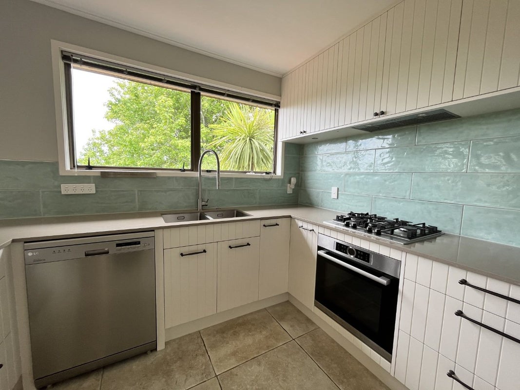 10 Kallista Place, Browns Bay, Auckland - Carousel 1